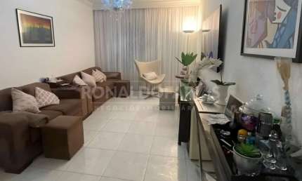 Casa à venda com 5 dormitórios, 5 banheiros e 2 vagas na região de Interlagos.