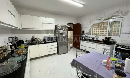 Casa à venda com 4 dormitórios e 2 suítes na região de Santo Amaro.