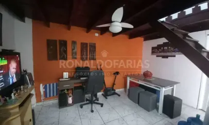 Sobrado geminado à venda com 3 dormitórios na região do Grajaú.