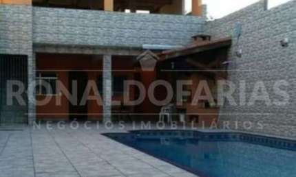 Casa térrea à venda com 3 dormitórios e 1 suite em Mongaguá.
