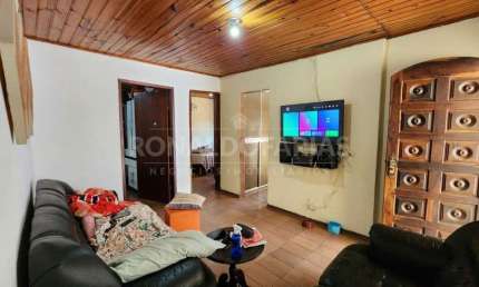 Casa a Venda no Bairro de Interlagos Jardim Ipanema com 2 Dormitórios e 2 Vagas de Garagem
