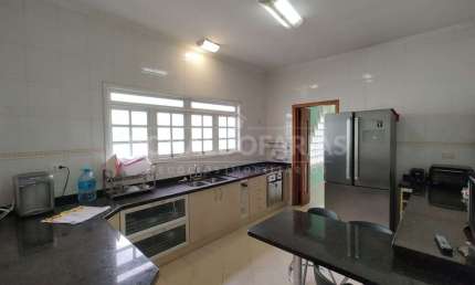 Casa Térrea a venda com 3 suítes, 275m² área privativa no Bolsão de interlagos