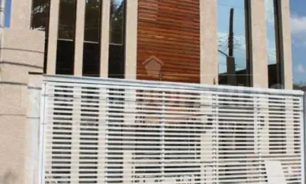 Prédio comercial com 339m² para venda ou locação na região de Interlagos.