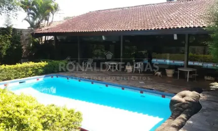 Casa a Venda em Interlagos com 4 Dormitórios Suítes e 7 Vagas de Garagem