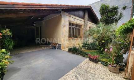 Casa a Venda no Bairro de Interlagos Jardim Suzana com 3 Dormitórios 1 Suíte e 4 Vagas de Garagem