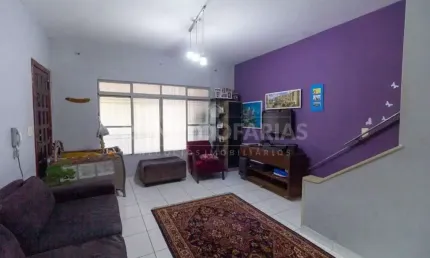 Sobrado a venda sendo 2 quartos , 1 sala , 2 vagas de garagem coberta.