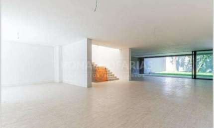Casa à Venda em Condomínio Hipíca Max Garden com 4 Suítes 6 Vagas de Garagem