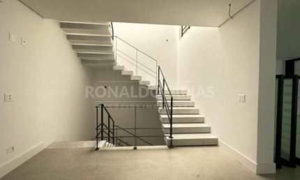 Casa à Venda em Condomínio Hipíca Max Garden com 4 Suítes  5 Vagas de Garagem