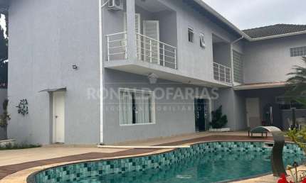 Casa a Venda em Interlagos com 3 Dormitórios Suítes e 6 Vagas de Garagem