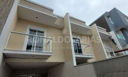 Sobrado a venda com 03 suítes na região do Campo Grande.