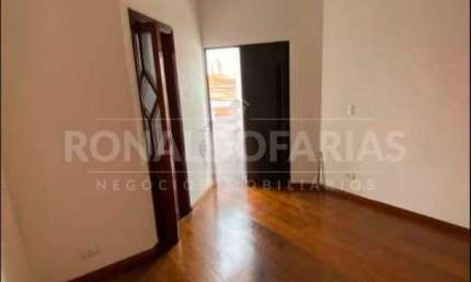 Casa para Venda na Cidade Dutra com 3 Dormitórios e 2 Vagas de Garagem