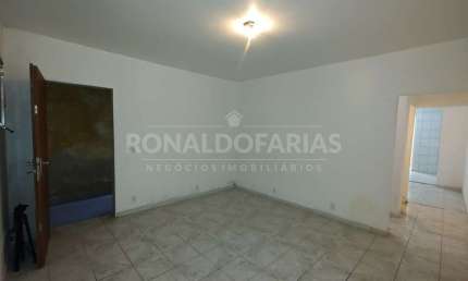 Sobrado a venda com 04 dormitórios sendo 01 suíte na região do Campo Grande
