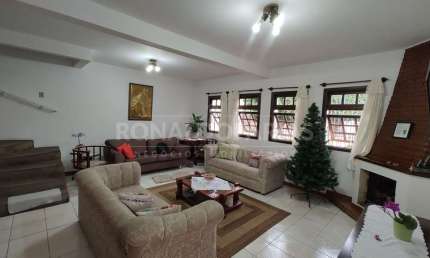 CASA À VENDA NA REGIÃO DE INTERLAGOS COM 3 DORMITÓRIOS