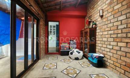 Casa à Venda em Veleiros com 2 Dormitórios Suíte e 2 Vagas de Garagem