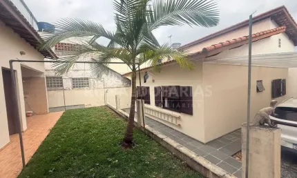 Casa Térrea a Venda em Interlagos com 3 Dormitórios 1 Suíte 4 Vagas de Garagem