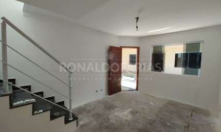 Sobrado a venda em condominio fechado com 02 suites na regiao de Interlagos.