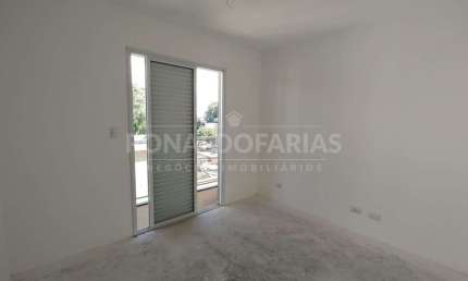 Sobrado a venda em condominio fechado com  03 dormitorios sendo 01 suite na regiao de Interlagos.
