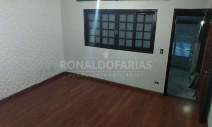 Sobrado  a  venda  sendo  2 quartos   , sala ampla , 1 vaga e garagem.