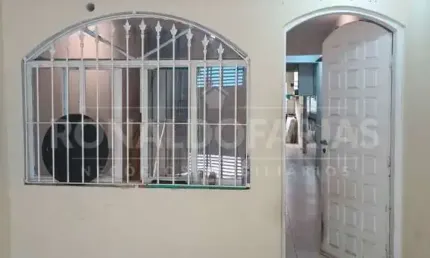 VENDE CASA ASSOBRADADA  C/ 2 DORMITORIOS SALA, VAGA E CHURRAQUEIRA ANOS FUNDOS ÓTIMA LOCALIZAÇÃO