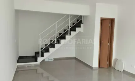 Sobrado a venda em condominio fechado sendo 2 quartos, sala ampla , 2 banheiro , 1 vaga de garagem c
