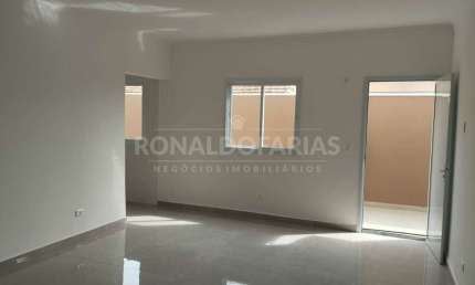 Sobrado a venda  em condominio fechado sendo 2 quartos, sala ampla ,2 banheiros ,1 vaga de garagem
