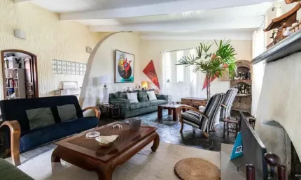 Casa com Piscina à Venda em Interlagos com 4 Dormitórios 2 Suítes 4 Vagas de Garagem