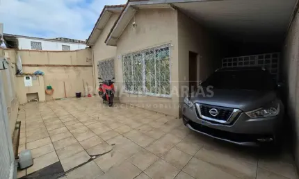 Casa à Venda no Jardim Satélite Interlagos com 2 Dormitórios e 3 Vagas de Garagem