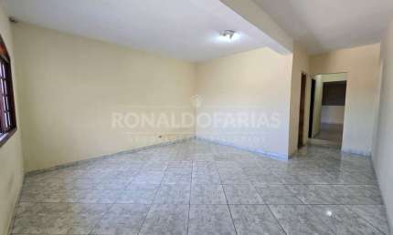 Casa à Venda no Colônia Parelheiros com 3 Dormitórios e 1 Vaga de Garagem