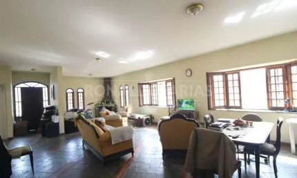 Casa à Venda no Bolsão Residencial de Interlagos com 4 Dormitórios 2 Suítes e 4 Vagas de Garagem