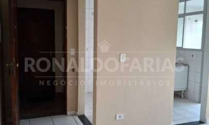 Apartamento para locação sendo 2 quartos  , sala grande ,1 banheiro ,1 vaga de garagem.