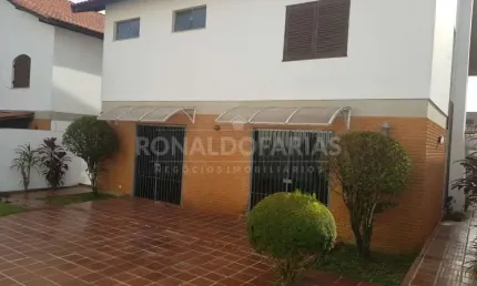 Casa à Venda no Bolsao de Interlagos com 3 Dormitórios 1 Suíte e 2 Vagas de Garagem