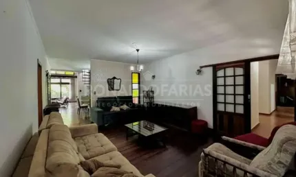Casa a Venda no Bolsao de Interlagos com Piscina 4 Dormitorios 2 Suites e 6 Vagas de Garagem