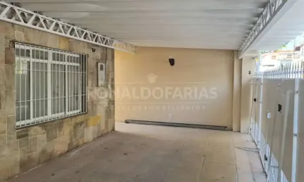 Casa para locação no Jardim Suzana com 2 quartos e duas vagas na garagem