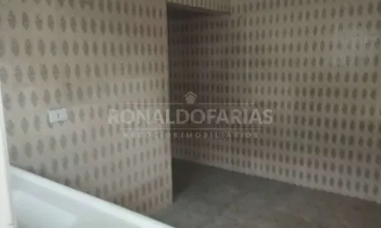 Casa terrea para locação sendo 2 quartos , 1 sala , 1banheiro ,1 vaga.