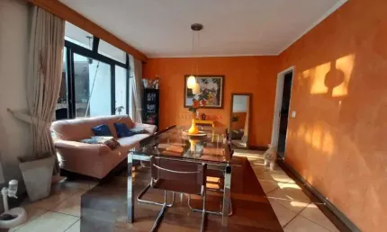Casa à venda com 3 dormitórios e 8 vagas na região de Interlagos.