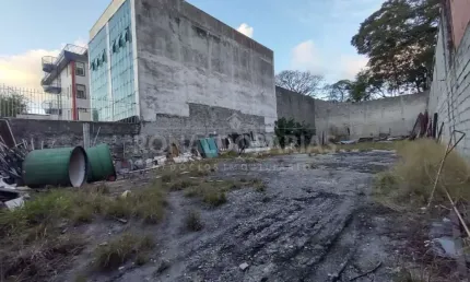 Terreno Comercial a Venda em Avenida Principal 600 m² Fundos com Autódromo.