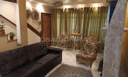 Casa a venda em interlagos com 2 dormitórios e 2 vagas de garagem