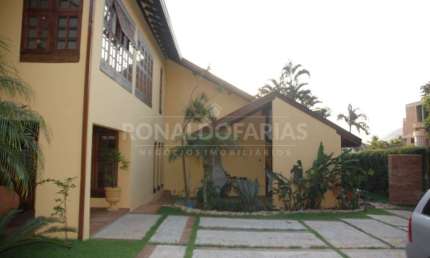 Vendo casa  em condomínio na  Praia  Martim  de Sá  Caraguatatuba