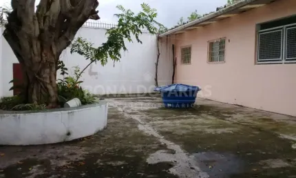 Sobrado à venda com 4 dormitórios na região de Interlagos.