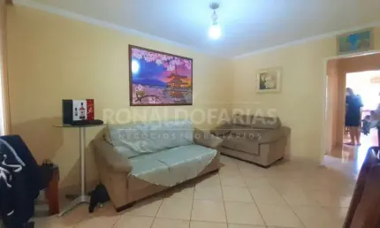 Casa à venda com 3 dormitórios, 2 suítes e 4 vagas na região de Interlagos.