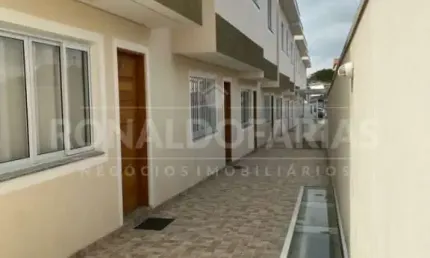 Sobrado a venda em condomínio fechado com 02 dormitórios na região do Campo Grande