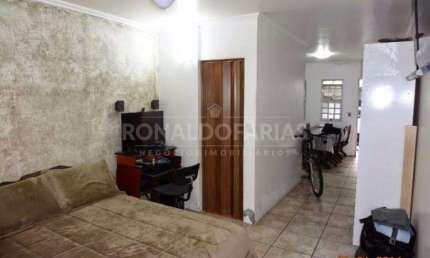 Casa à venda com 1 dormitório e 2 vagas na região de Interlagos.