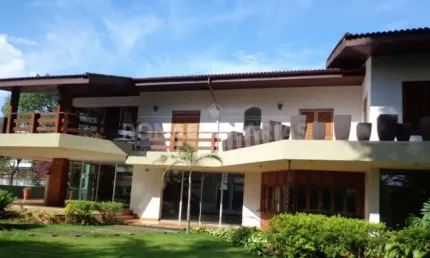 Casa à Venda em Interlagos com 4 Dormitórios 2 Suítes e 3 Vagas de Garagem