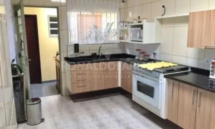 Sobrado a venda com uma salao comercial na parte de baixo na regiao do Socorro