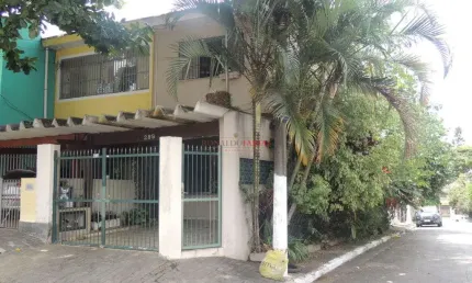 Sobrado à venda com 3 dormitórios na região do Campo Belo.