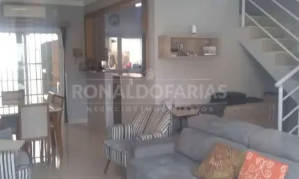 Sobrado com 03 dormitórios e 01 suíte em condomínio fechado a venda na região de Interlagos