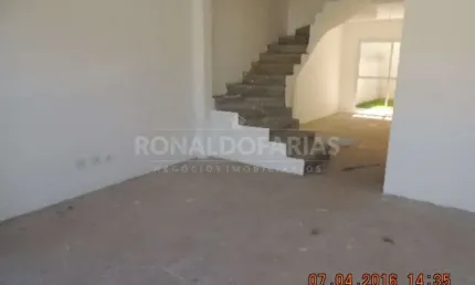 Sobrado em condomínio fechado a venda com 04 suítes em Interlagos