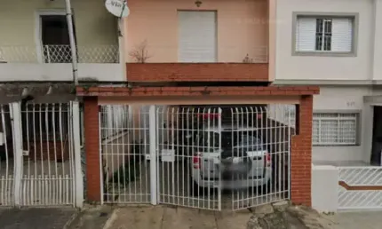 Sobrado à venda com 3 dormitórios e 1 vaga na região da Saúde.