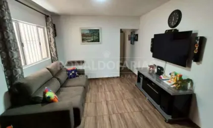 Sobrado para renda  à venda com duas casas e entradas independente na região do Jardim Primavera.