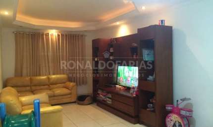 Casa à Venda em Interlagos com 3 Dormitórios 1 Suíte e 2 Vagas de Garagem